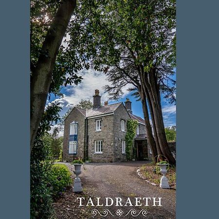 Taldraeth - Old Vicarage Guest House Penrhyndeudreath Exteriör bild