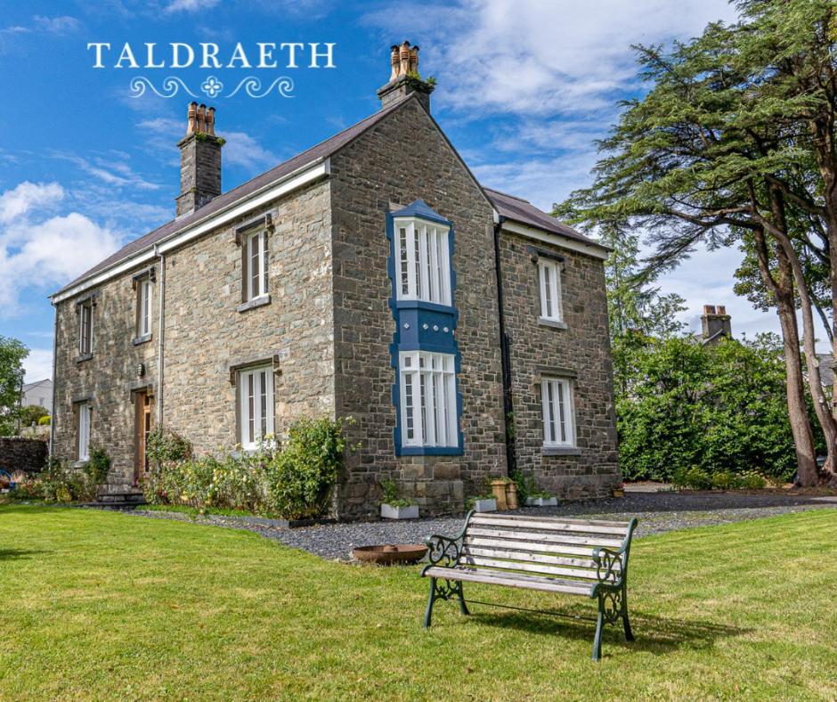 Taldraeth - Old Vicarage Guest House Penrhyndeudreath Exteriör bild
